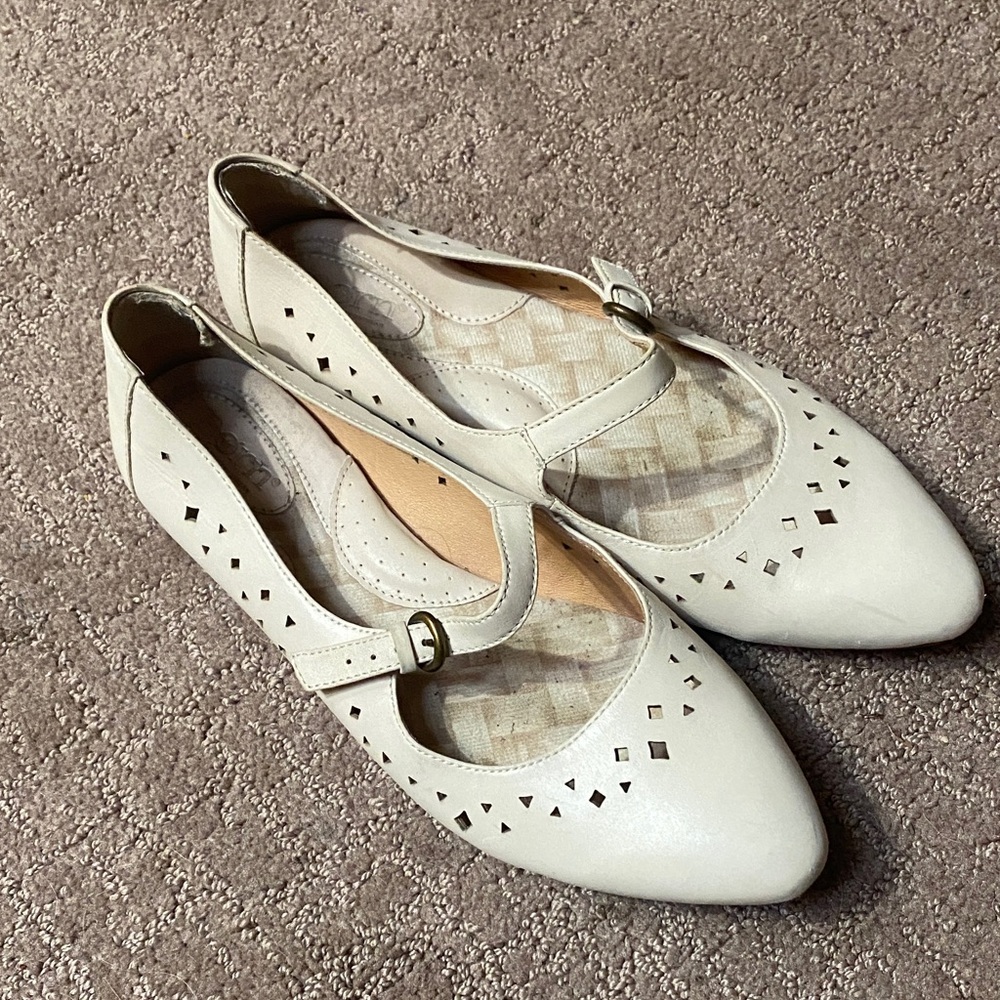 Born Cream Leather Mary Jane Pointed-Toe Flats with Perforated Details 9.5